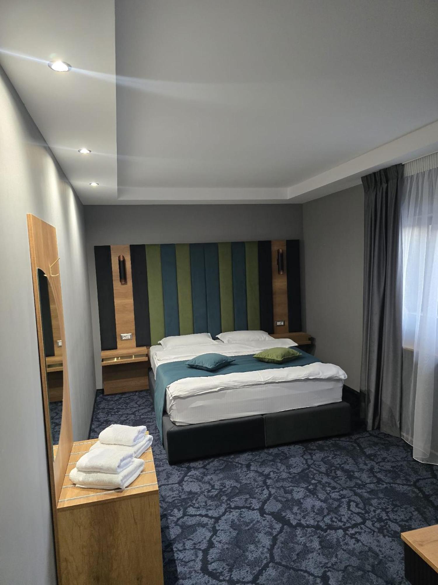 Hotel Yarus Ploieşti Eksteriør bilde