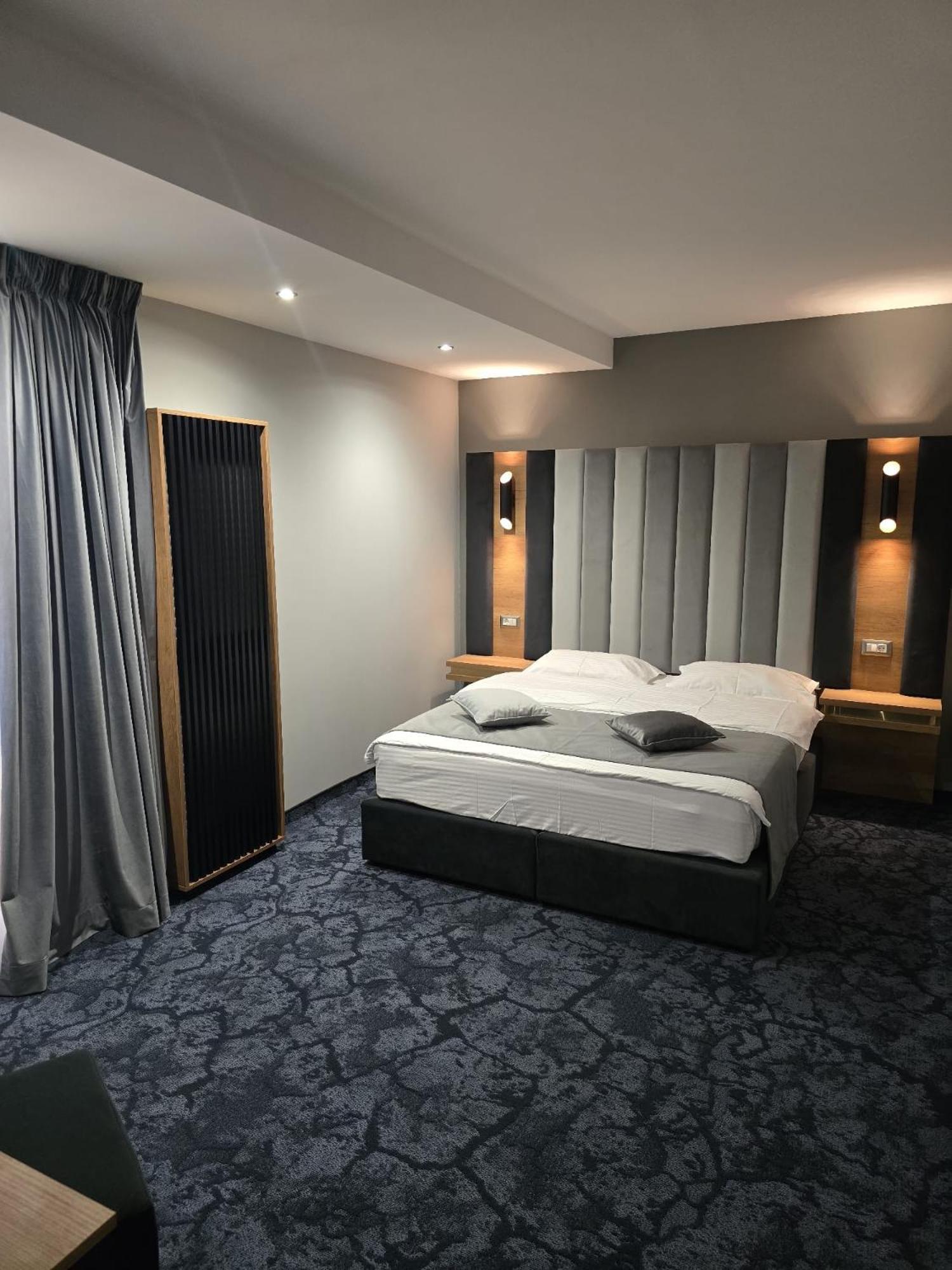Hotel Yarus Ploieşti Eksteriør bilde