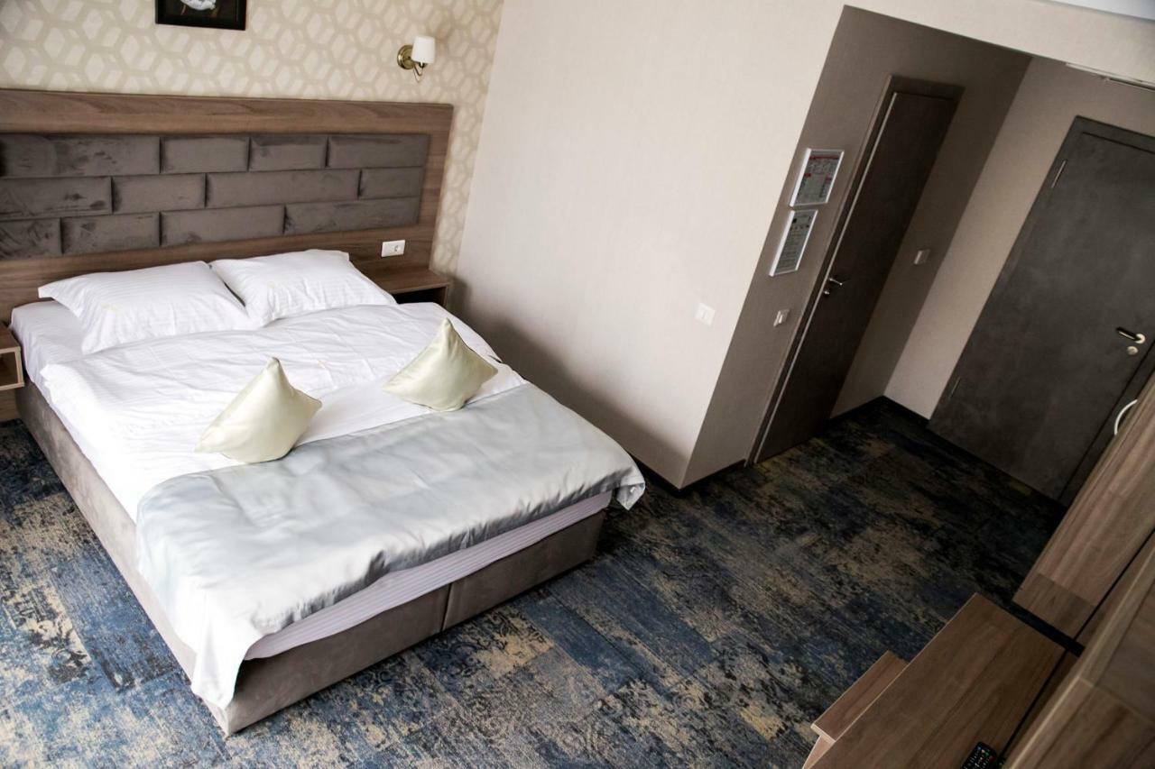 Hotel Yarus Ploieşti Eksteriør bilde